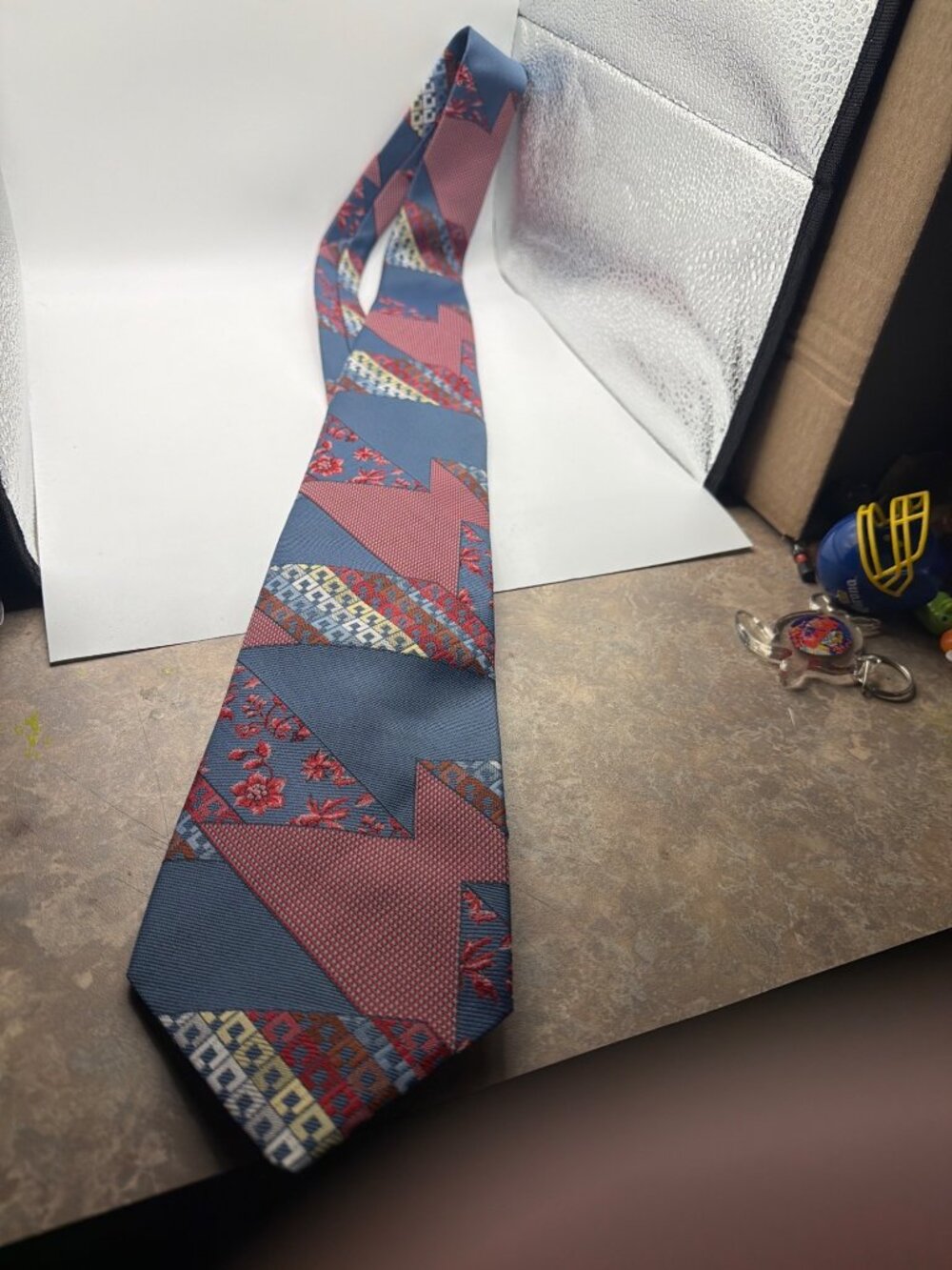 JCPenney Mens Geometric & Floral Pattern Tie In Blue & Red 100% Polyester Vintag